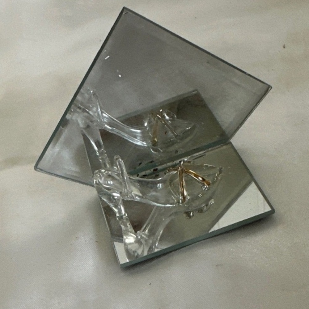Cornerstone Creations Glass Slipper Figurine Clear Excellent Mirrored Base Vntge
